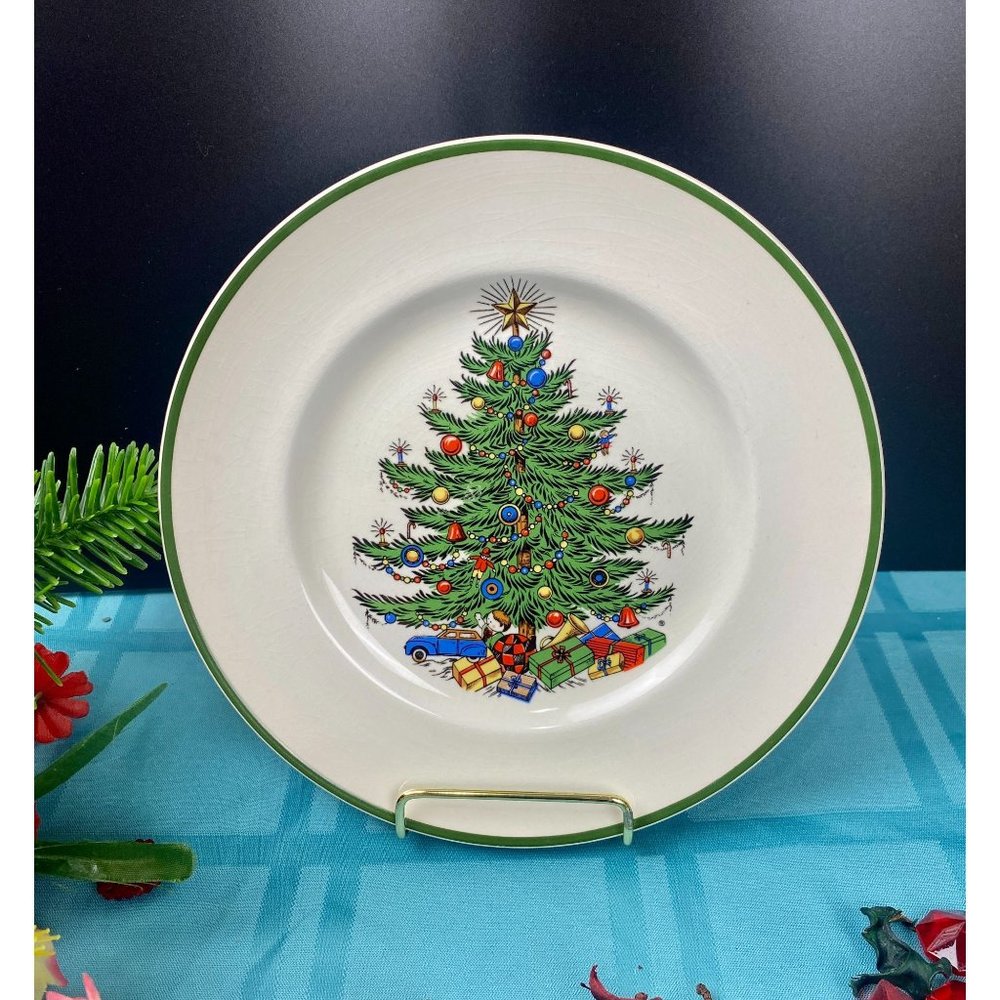 Cuthbertson Original Christmas Tree plate, England. Beautiful plate!